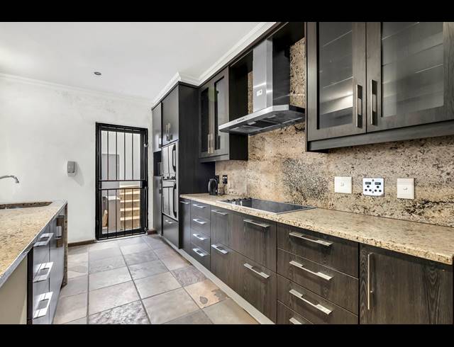 8 BEDROOM HOUSE FOR SALE IN WENDYWOOD